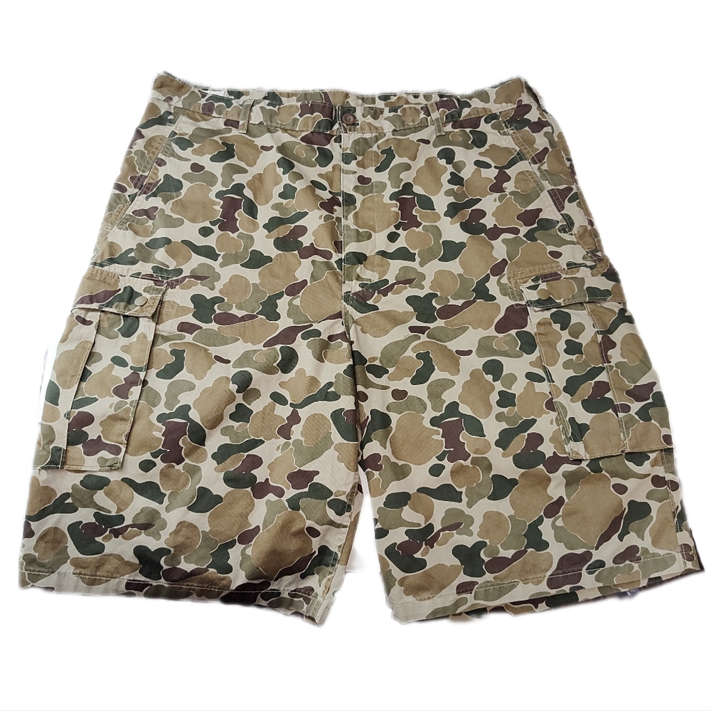 Levi Strauss & Co. Loose fit Camo Cargo Shorts. Size 40